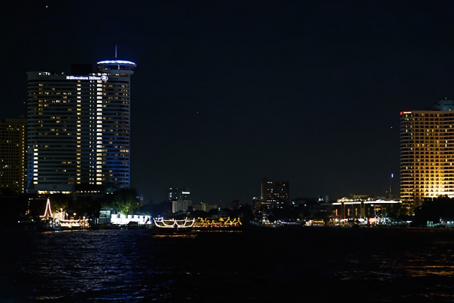 Bangkok la nuit, loy krathong-063